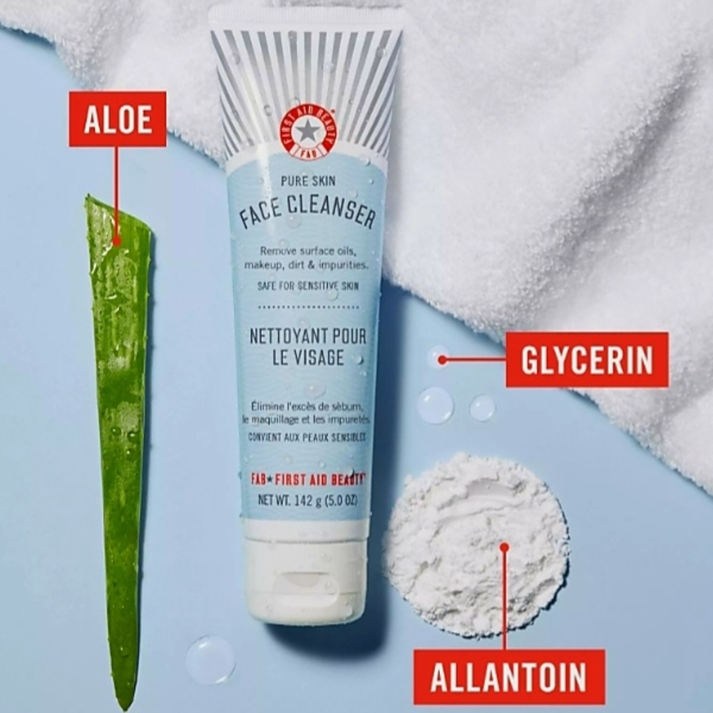 First Aid Beauty White Cleanser & Exfoliant - Picture 3 of 7